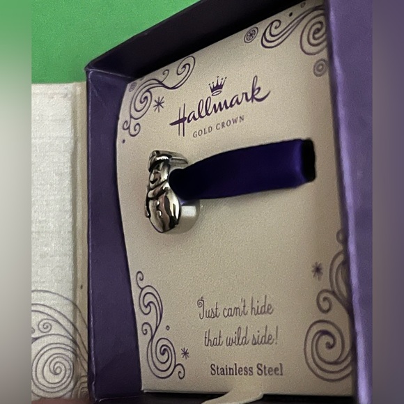 Hallmark Gold Crown connections charm. - Picture 5 of 5